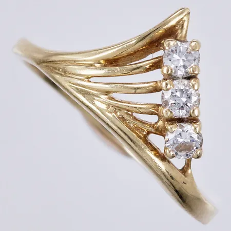 Ring med diamanter ca 3x0,3ct, stl: 16, bredd: ca 1-9mm, 14K Vikt: 1,9 g