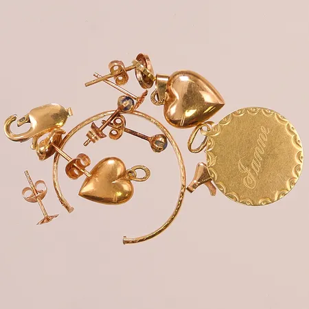 Diverse guld, trasigt, udda, graverat, 18K 9,3g.