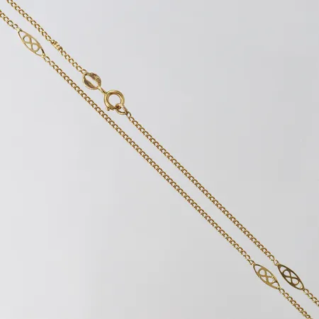 Collier, längd 67cm, bredd ca 1-3,5mm, lagningar, 18K Vikt: 5,8 g