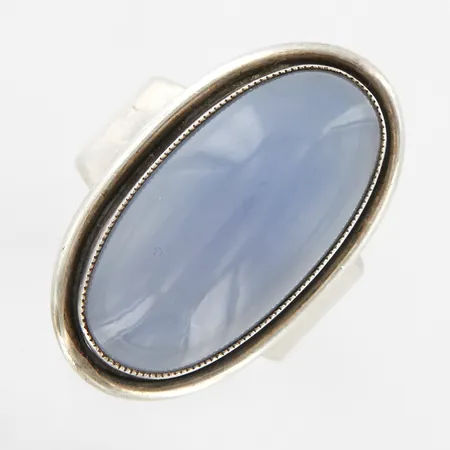 Ring med kalcedon, stl 18, bredd framtill ca 27mm, Brd. Bjørklund, Danmark, 925/1000 Silver Vikt: 7,4 g