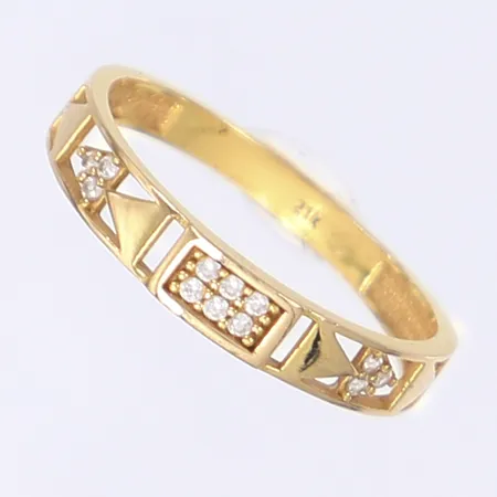 Ring med slipade vita stenar, stl 18, bredd 2-4mm, 21K Vikt: 1,7 g