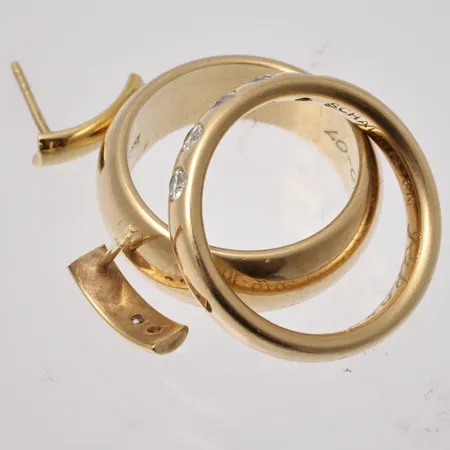 Diverse defekt guld, 18K, bruttovikt 16,2g, ca nettovikt 15,5g.