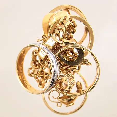 Guldsmycken, stenar, gravyrer, repor, delvis vitguld, 18K  Vikt: 39,3 g