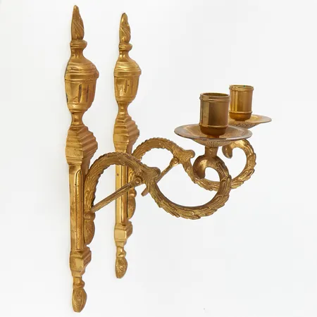 Ett par väggljustakar/Appliquer, modell Törne, 1700-talsserien framtagen under 1990-talet av IKEA i samarbete med Riksantikvarieämbetet och konsthistorikern Lars Sjöberg, höjd: 31cm, mässing, smärre bruksslitage