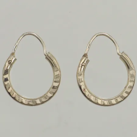 Ett par örhängen, mönsterdekor, Ø15mm, silver 835/1000 Vikt: 1,4 g