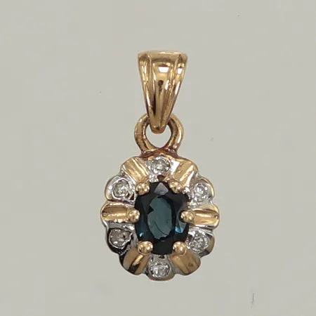 Hänge, safir samt diamanter 6 x ca 0,005ct, längd ca 11mm inkl ögla, bredd 6,7mm, 14K Vikt: 0,6 g