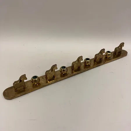 Adventljusstake Nocturnus, Rejmyre Mässingsbruk, design: Lotta Horn, längd 45cm, bruksslitage/repor, stearinrester, originalförpackning. Vikt: 0 g Skickas med postpaket.