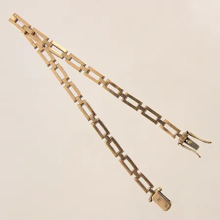 Armband, längd 19cm, bredd 5mm, svensk importstämpel, 18K  Vikt: 9,3 g