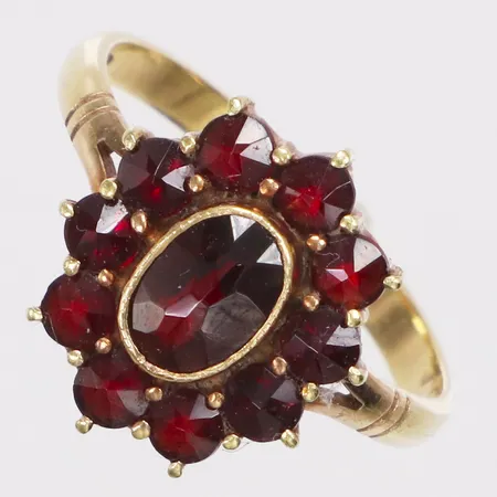 Ring, granater, stl 17, bredd 2-13,8mm, 18K  Vikt: 3,2 g