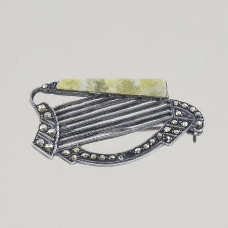 Brosch, längd 3,5 cm, stenar saknas, silver Vikt: 5,6 g
