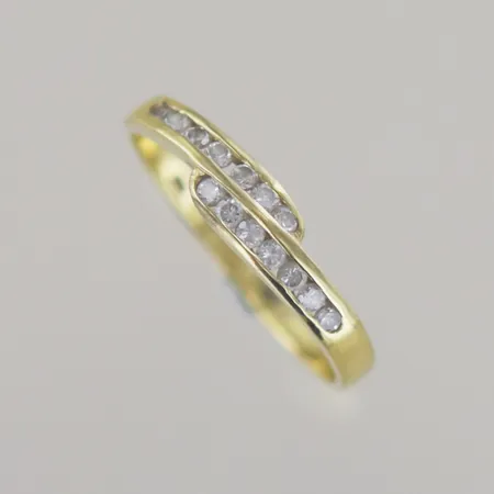 Ring med stenar, Ø 18 mm, bredd 2,7 mm, 18K 1,9gr Vikt: 1,9 g