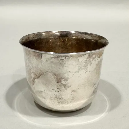Bägare, Georg Jensen, höjd 6cm, förgylld insida, oxiderad, sterling silver 925/1000 Vikt: 90,1 g
