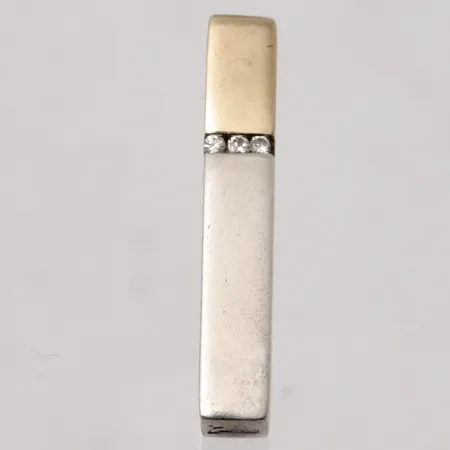 Hänge i silver med guld detalj, mått 4,3x26mm, 3st vita stenar, mått Ø1,3mm, 925/1000, vikt 2,63g.