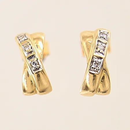 Ett par örhängen med diamanter 6 x ca 0,01ct, 10x4mm, saknar stopp, ena stiftet något skevt, 18K  Vikt: 1,1 g