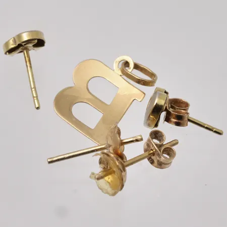 Diverse defekt guld, 18K, vikt 1,5g.