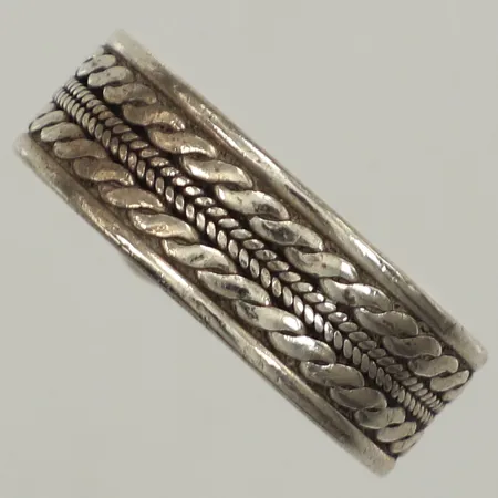 Ring, mönsterdekor, stl 19½, bredd 7,6mm, repig, bruksslitage, 925/1000 silver  Vikt: 7 g
