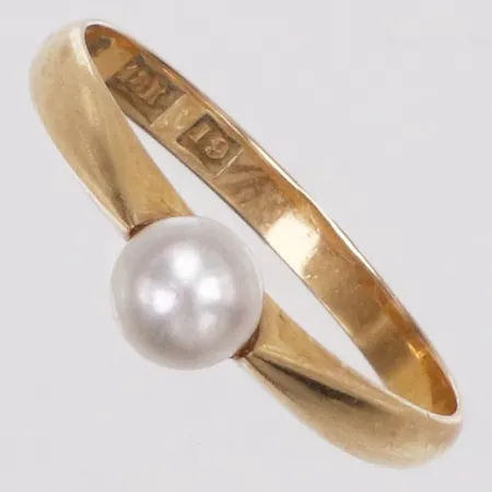Ring, odlad saltvattenpärla, stl 18¾, år 1959, 18K  Vikt: 2,6 g