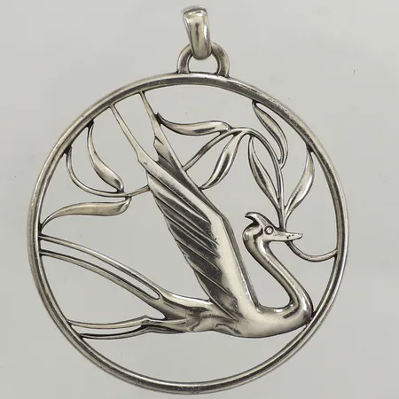 Hänge trana, Ø50mm, Norrmalms G-Affär Sigrid E Blomqv, år 1944, silver Vikt: 15,3 g
