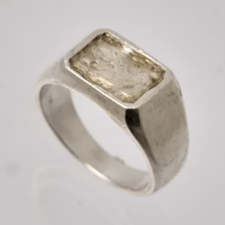  Ring i silver, stl 20 bredd 4-11mm, 925/1000, sten saknas, vikt 11,04g.