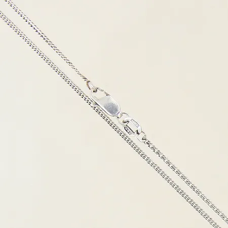 Kedja Pansar, längd 58,5cm, bredd 1,3mm, något bucklig, silver 925/1000 Vikt: 2,9 g