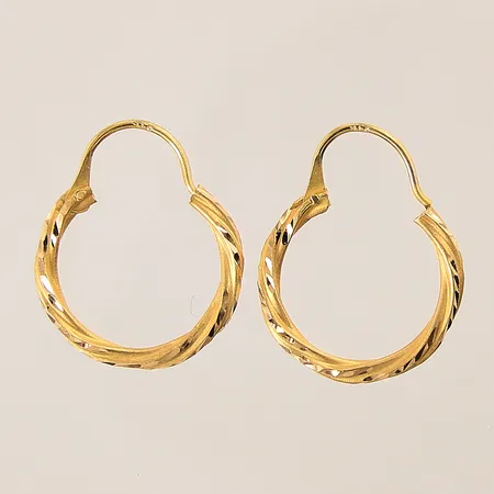 Ett par örhängen med dekor, Ø18mm, 21K  Vikt: 2,9 g