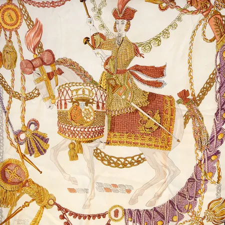 Scarf Hermès i fouldarsiden,  "Le Timbalier" design Marie-Francise Heron, ca 87x87cm, år 1961, etikett bortklippt, trådsläpp på sömmar, defekter på originalkartong Vikt: 0 g