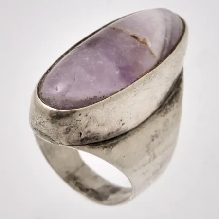 Ring i silver, stl 19½, bredd 6-34,4mm, 1st Ametistkvarts, mått 12,6-32,2mm, vikt 17,7g.