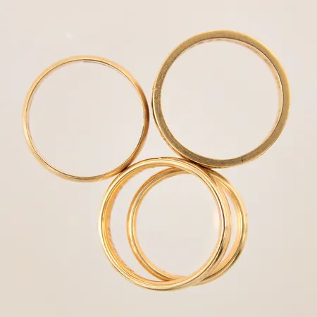 Ringar, fyra stycken, graverade, 18K  Vikt: 22,2 g