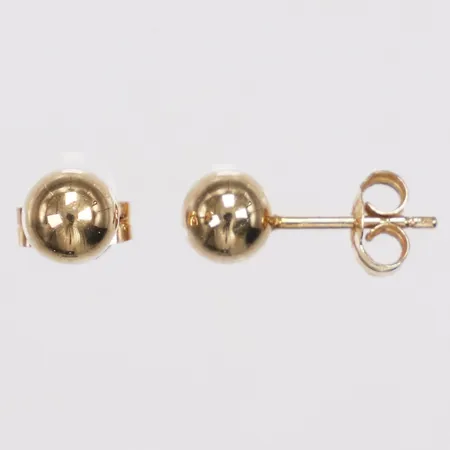 Ett par örhängen, 4mm, mindre bucklor, omaka stoppar, 18K  Vikt: 0,4 g