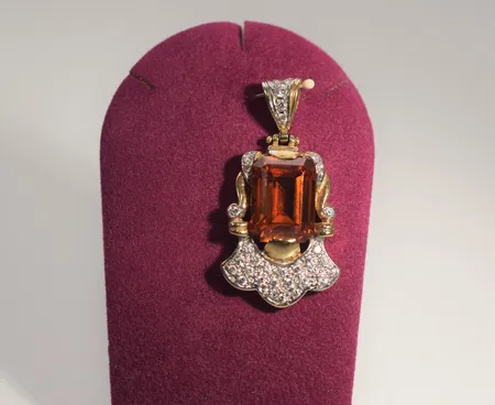 Hänge med stenar , Langd 4,2 cm,18k Vikt: 12,9 g