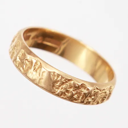 Ring mönstrad, stl 19¼, bredd: 5mm, ALTON, gravyr, 18K Vikt: 5,2 g