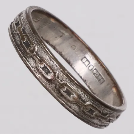 Ring, dekor, stl 21, bredd 4,8mm, Metallfabriks A/B C C Sporrong, gravyr, silver Vikt: 3,7 g
