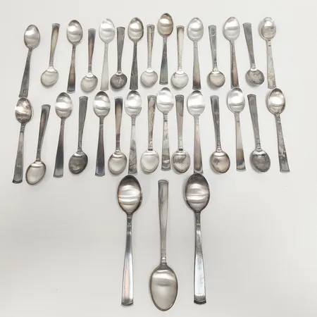 Trettiotre skedar, Rosenholm, längd ca 12-15cm, besticklindor, 830/1000 silver Vikt: 571,3 g