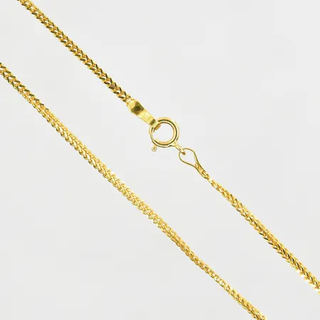 Kedja, längd 39 cm, bredd 1 mm, ojämna länkar, 21K. Vikt: 3 g
