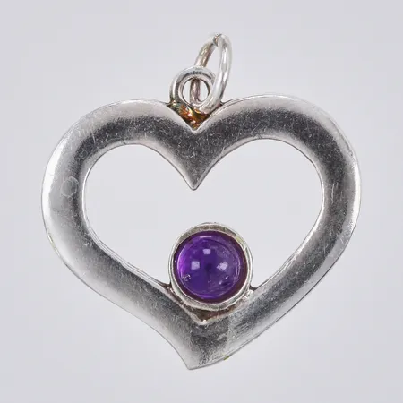 Hänge med ametist, längd ca 23mm, bredd ca 22mm, silver Vikt: 3,8 g