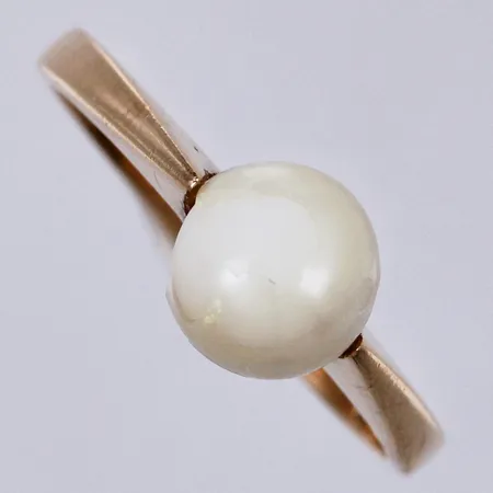 Ring med pärla (defekt), stl: 15½, bredd: ca 1mm, 18K Vikt: 2,3 g