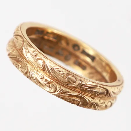 Ring, mönstrad stl 18½, bredd: 6mm, graverad, 18K  Vikt: 8,4 g