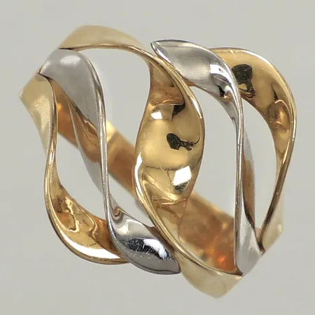 Ring, stl 17¾, bredd 2,7-18,7mm, tvåfärgad, defekt, 14K  Vikt: 3,5 g