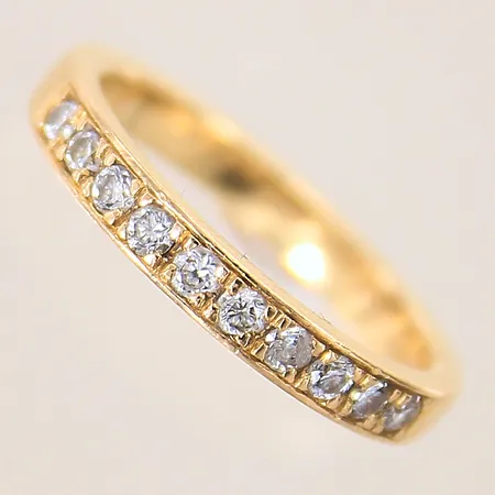 Ring med diamanter 10 x ca 0,03ct, stl 17, bredd 3mm, Schalins, 18K  Vikt: 3,9 g