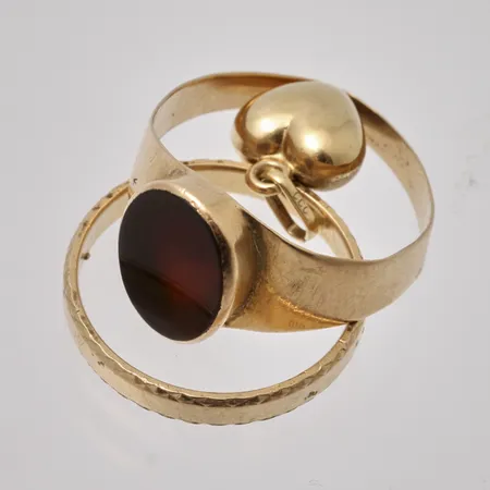 Diverse defekt guld, 18K, bruttovikt 5,5g, ca nettovikt 4,3g.