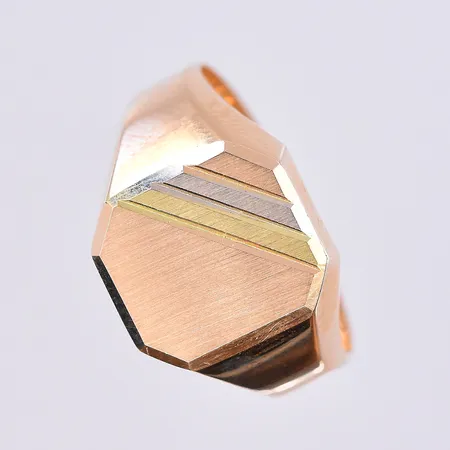 Klackring, stl 18¾, bredd 4-13 mm, 18K. Vikt: 3,6 g
