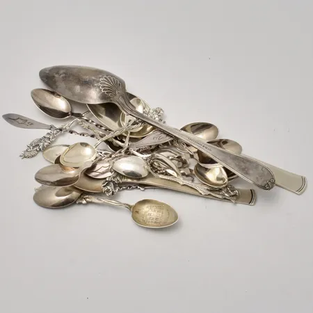 Diverse defekt silver, 830/1000, vikt 265,12g.