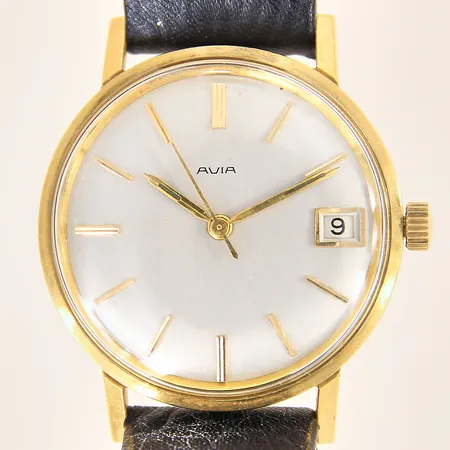 Herrur Avia, 18K, automatisk, boett-nr: 15900, Ø34mm, läderband ej original med slitage, datum, plexiglas, repig boett, inga tillbehör 