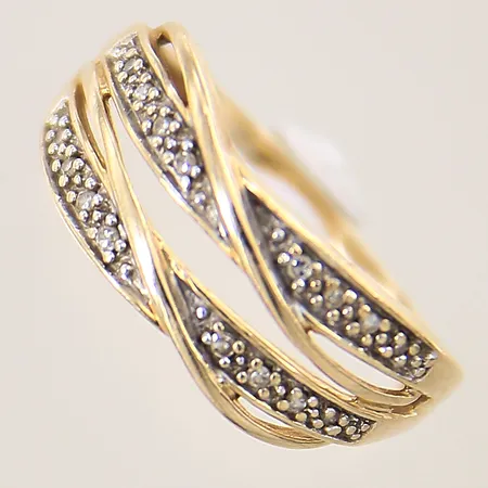 Ring med diamanter 16 x ca 0,005ct, stl 16¾, bredd 1-8mm, GHA, 18K  Vikt: 2,9 g