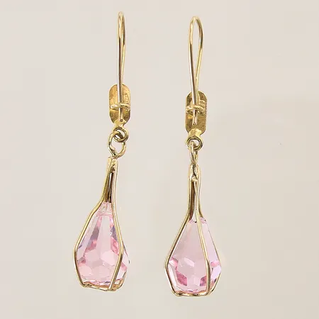 Ett par örhängen med rosa stenar, 25x9mm, något bucklig, 18K  Vikt: 5,6 g