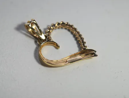 hänge 0,08ct 18k 1 gr L 2,2 cm Vikt: 1 g