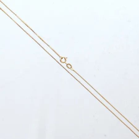 Kedja Venezia,  något ojämn, längd 38,5cm, bredd 0,8mm, 18k  Vikt: 2,1 g