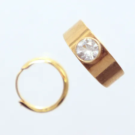 Ring med vit sten defekt, Ø16mm,  1 singelörhänge defekt, Ø13mm,  18k Vikt: 1,9 g