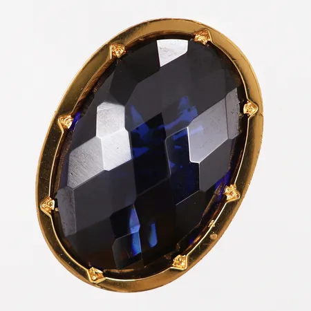 Ring "Rebecca" med blå fasetterad sten, gulmetall, made in Italy, stl 17¼, bredd: 8-33mm Vikt: 0 g
