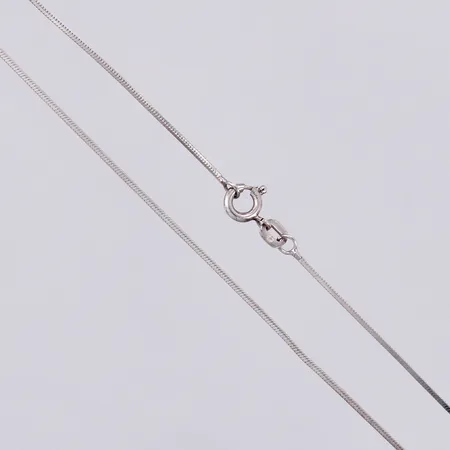 Kedja längd ca 44,5cm, bredd ca 1mm, 925/1000 silver Vikt: 3,3 g